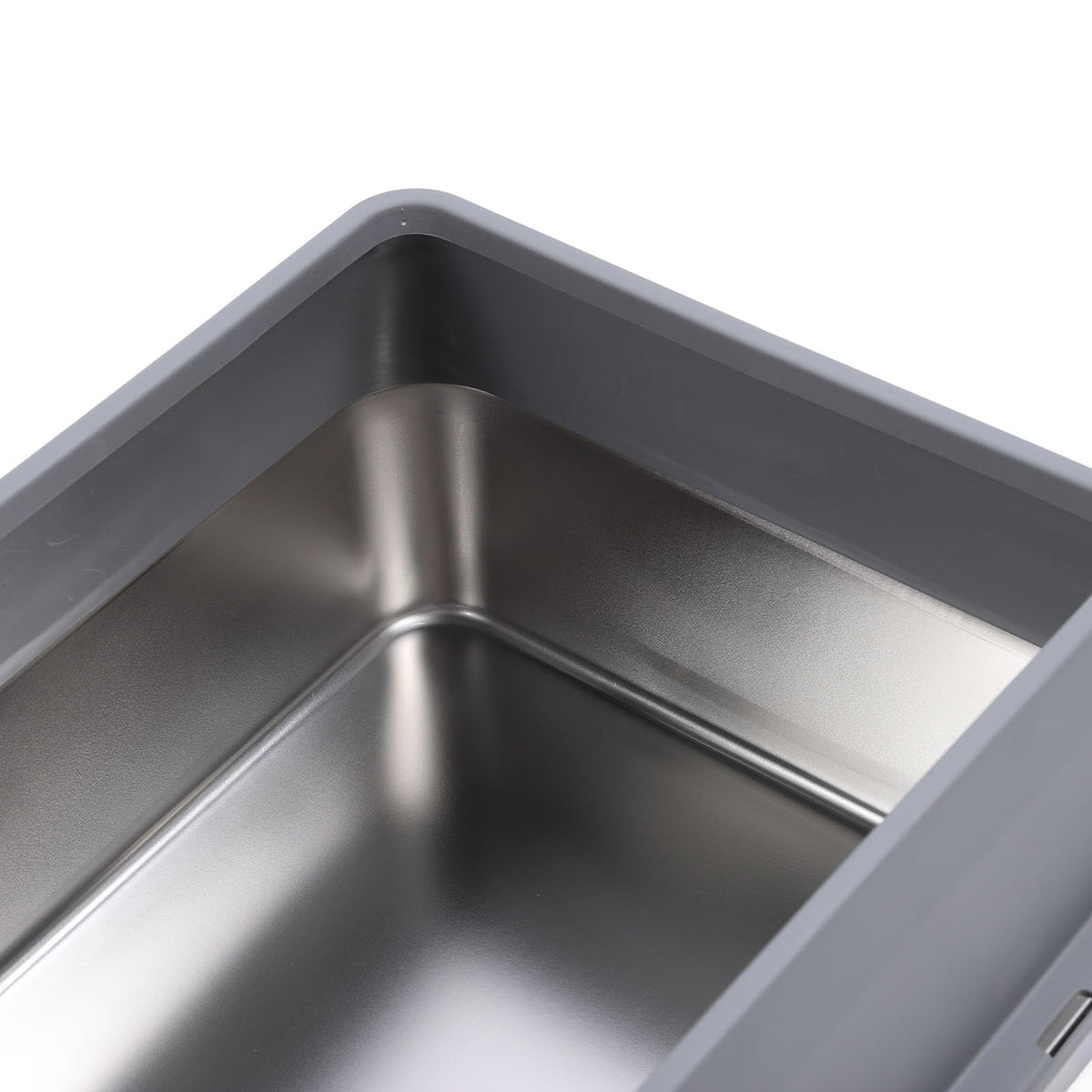 Stainless Steel Enclosed Litter Box with Lid O279
